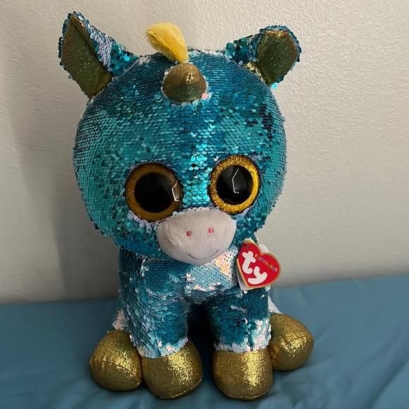 Dazzle - Picture 1 of 5